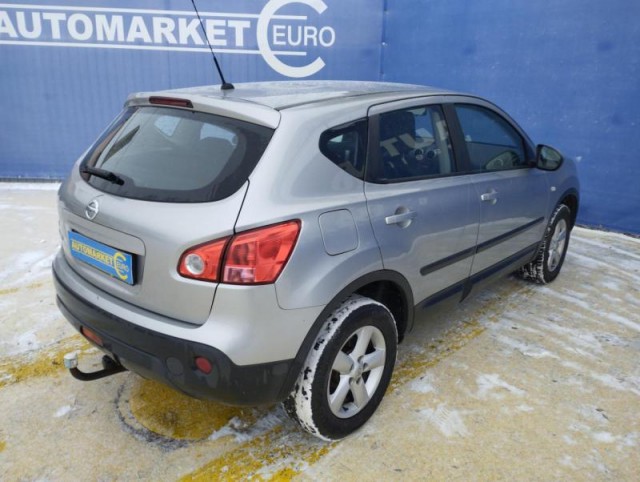 Nissan Qashqai 2.0i 104KW S.KNIHA