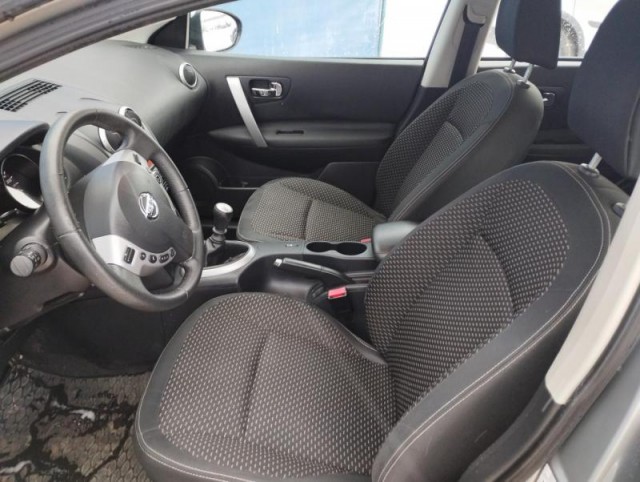 Nissan Qashqai 2.0i 104KW S.KNIHA