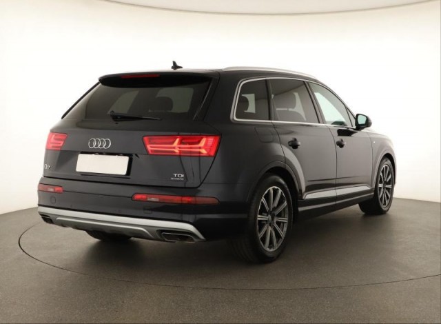 Audi Q7  3.0 TDI S-Line