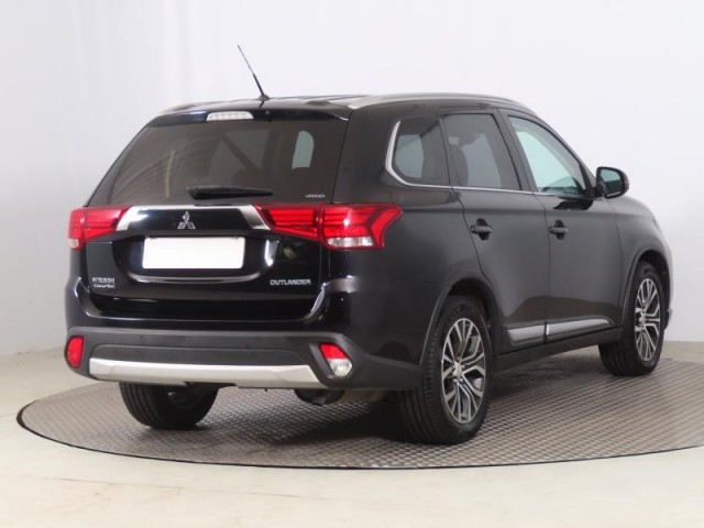 Mitsubishi Outlander  2.0 