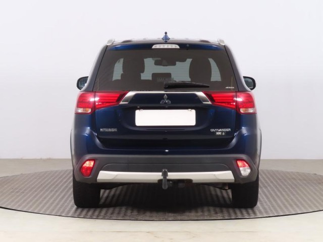 Mitsubishi Outlander  2.2 DI-D Intense