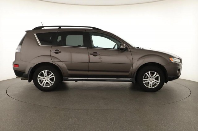 Mitsubishi Outlander  2.2 DI-D 