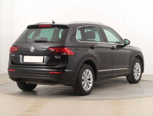 Volkswagen Tiguan  2.0 TSI 