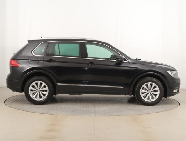 Volkswagen Tiguan  2.0 TSI 