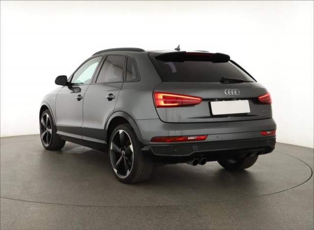 Audi Q3  2.0 TDI S-Line