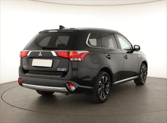 Mitsubishi Outlander  2.0 PHEV 