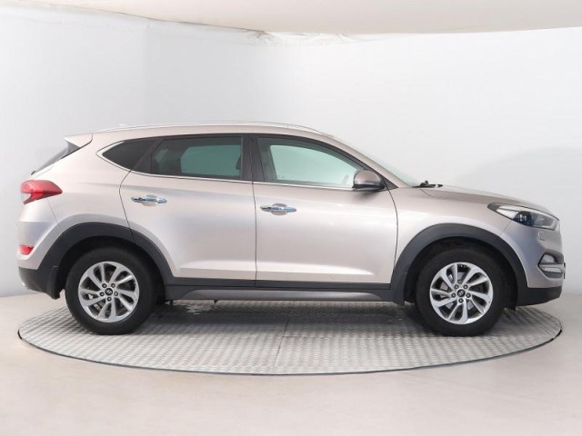 Hyundai Tucson  2.0 CRDi 