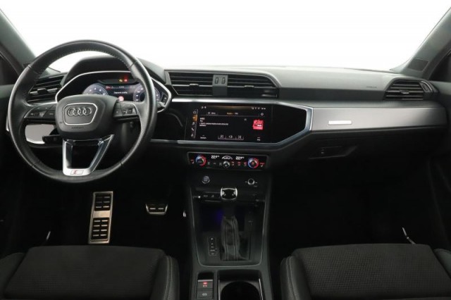 Audi Q3  45 TFSI S line