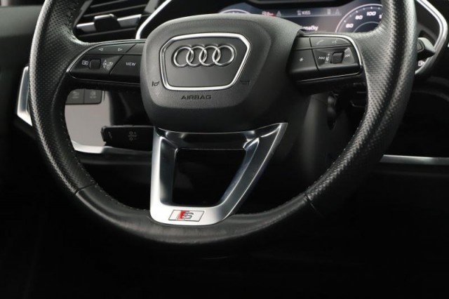 Audi Q3  45 TFSI S line