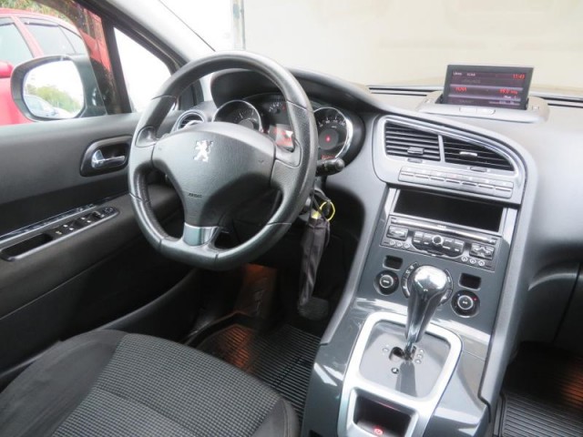 Peugeot 5008  1.6 HDi 