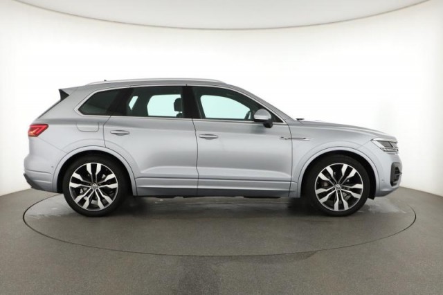 Volkswagen Touareg  3.0 TDI R-Line