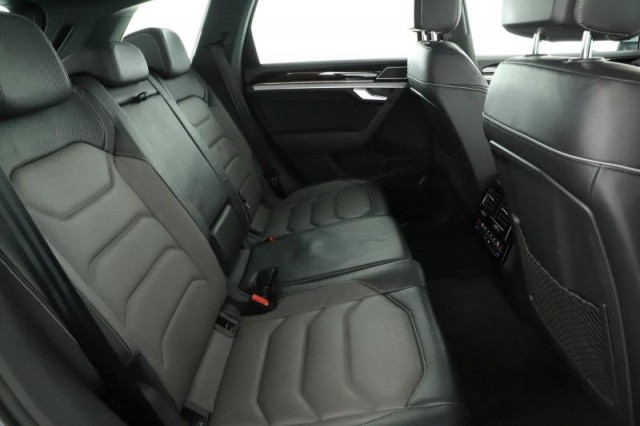 Volkswagen Touareg  3.0 TDI R-Line