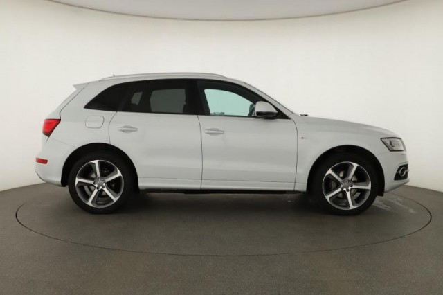 Audi Q5  2.0 TDI S line