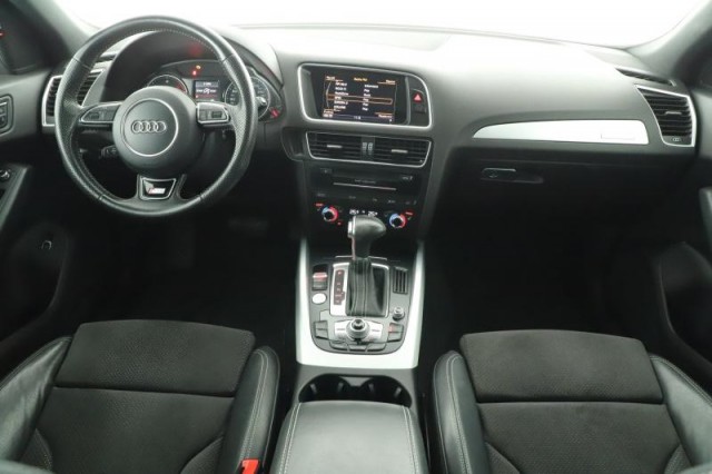 Audi Q5  2.0 TDI S line