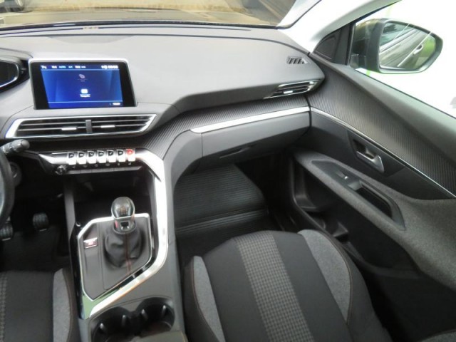 Peugeot 3008  1.5 BlueHDi 