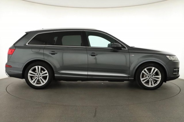 Audi Q7  3.0 TDI S-Line