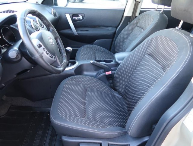 Nissan Qashqai  1.6 