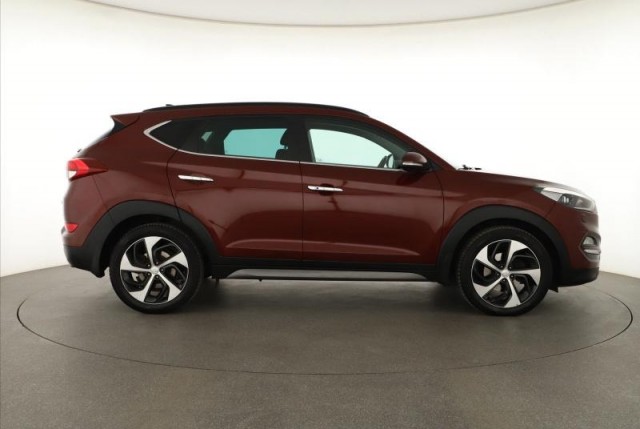 Hyundai Tucson  2.0 CRDi 