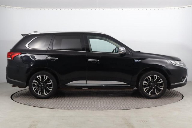 Mitsubishi Outlander  2.0 PHEV 