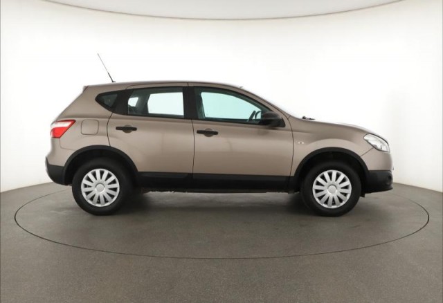 Nissan Qashqai  1.6 