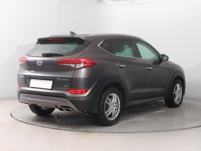 Hyundai Tucson  2.0 CRDi 