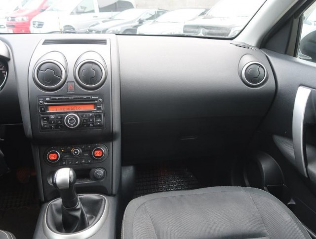 Nissan Qashqai  1.6 