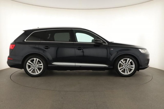 Audi Q7  3.0 TDI S-Line