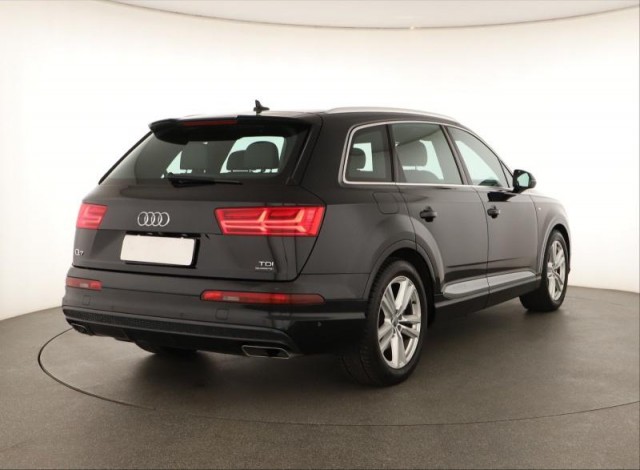 Audi Q7  3.0 TDI S-Line