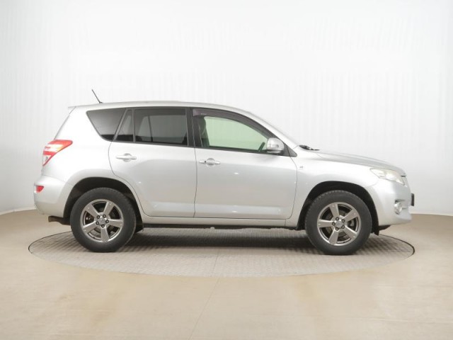 Toyota RAV 4  2.0 VVT-i 