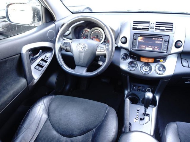 Toyota RAV 4  2.0 VVT-i 