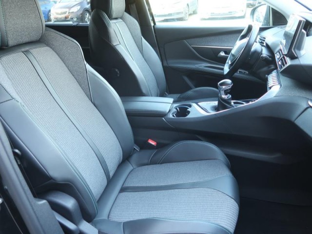 Peugeot 5008  1.5 BlueHDi 