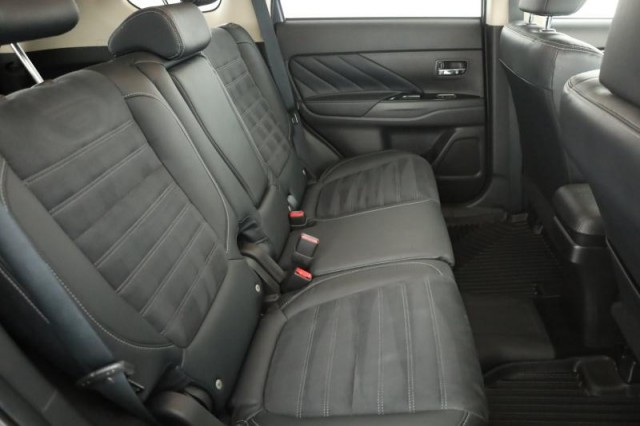 Mitsubishi Outlander  2.0 PHEV 