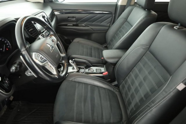 Mitsubishi Outlander  2.0 PHEV 