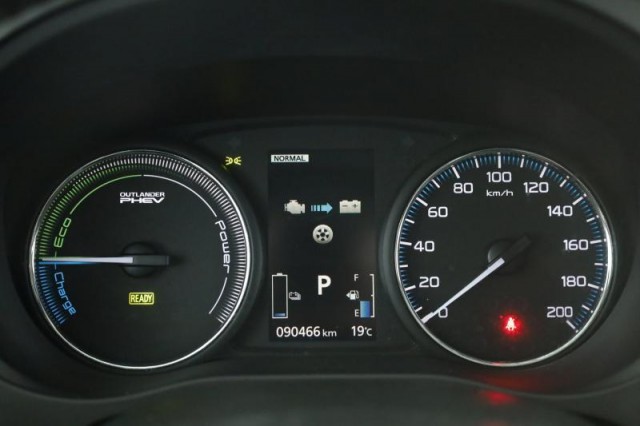 Mitsubishi Outlander  2.0 PHEV 