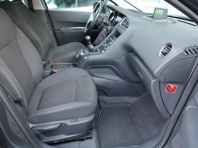 Peugeot 5008  2.0 BlueHDi 