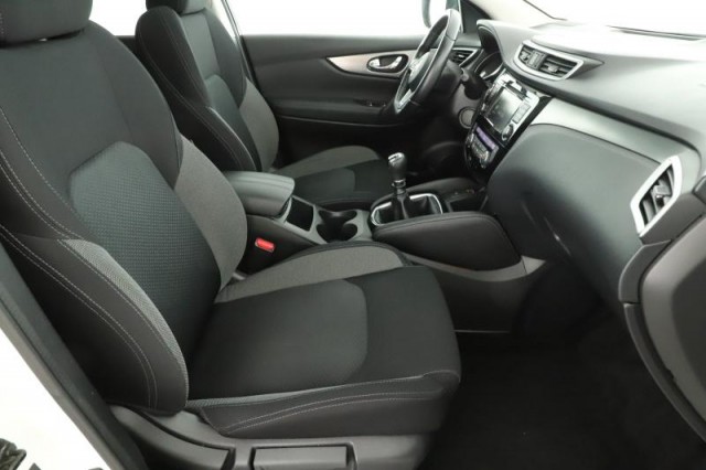 Nissan Qashqai  1.3 DIG-T N-Connecta