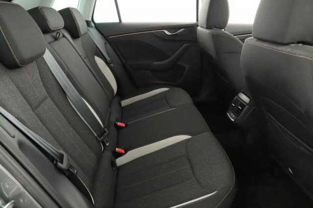 Škoda Kamiq  1.0 TSI Top Selection