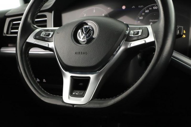Volkswagen Touareg  3.0 TDI R-Line