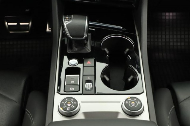 Volkswagen Touareg  3.0 TDI R-Line