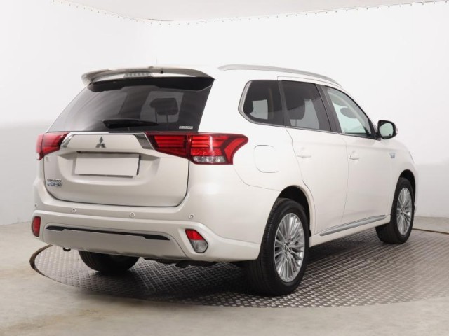 Mitsubishi Outlander  2.4 PHEV 