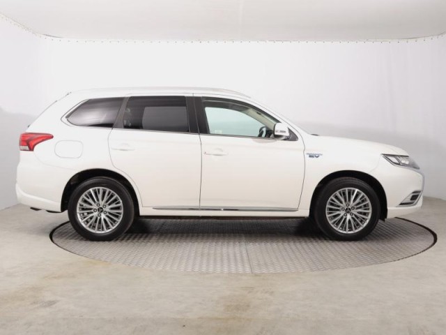 Mitsubishi Outlander  2.4 PHEV 