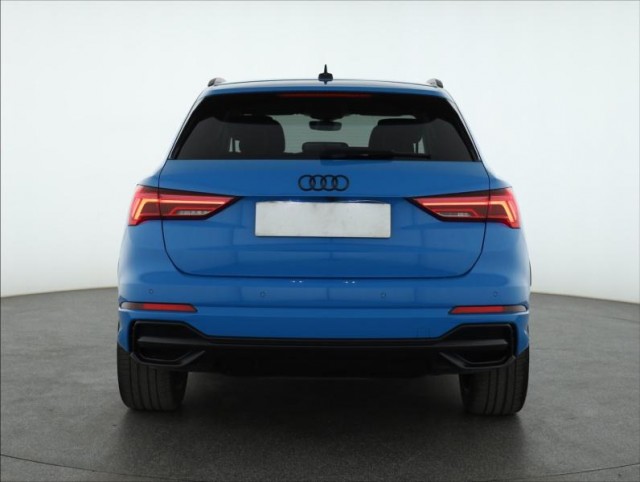 Audi Q3  45 TFSI e S line