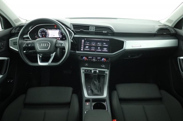 Audi Q3  45 TFSI e S line