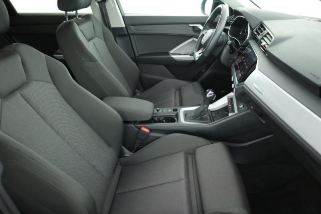 Audi Q3  45 TFSI e S line
