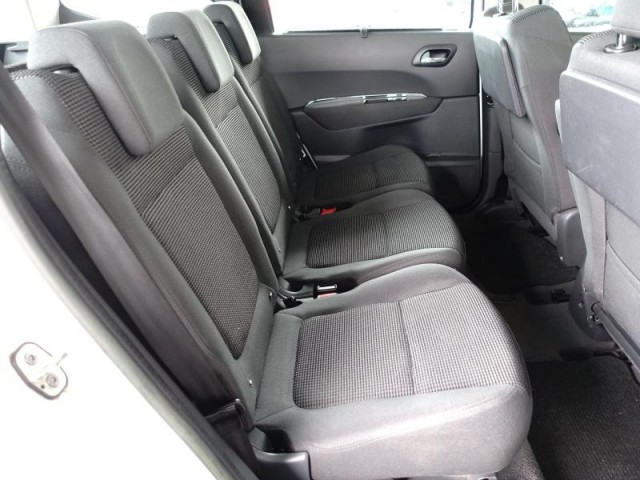 Peugeot 5008  1.6 HDi 