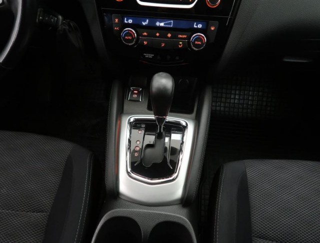 Nissan Qashqai  1.2 DIG-T 