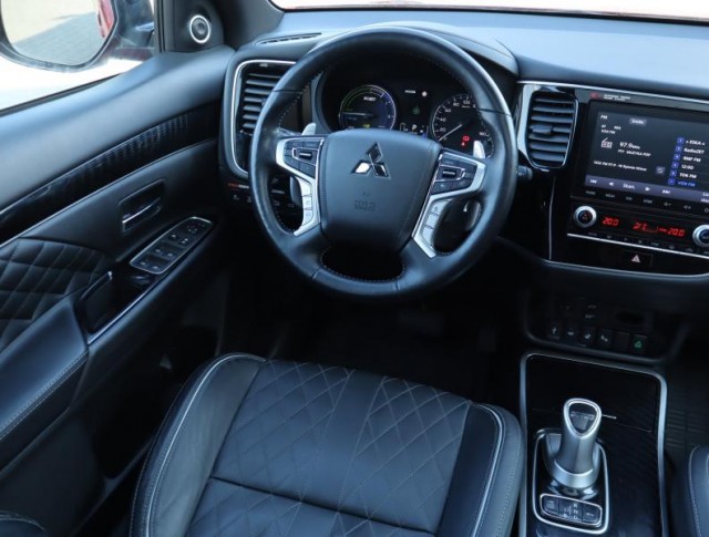 Mitsubishi Outlander  2.4 PHEV Instyle