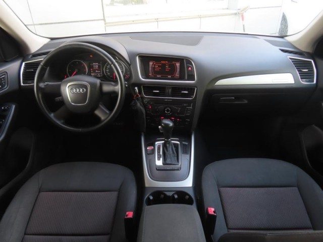 Audi Q5  2.0 TDI basis