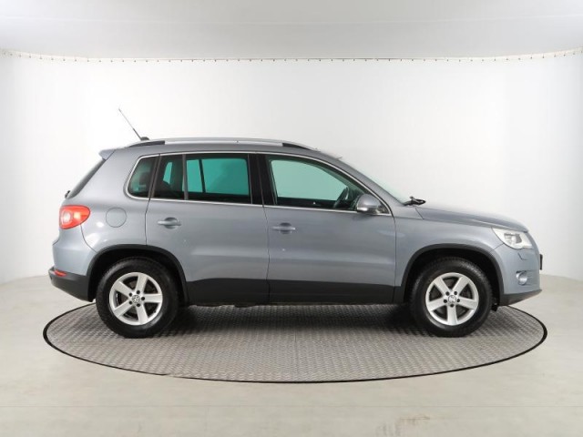 Volkswagen Tiguan  2.0 TSI 