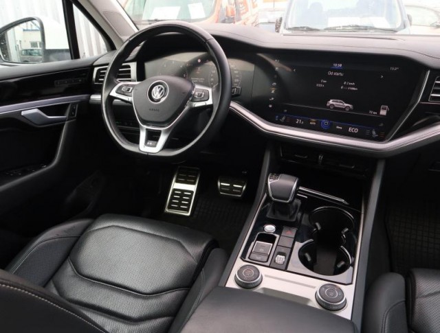 Volkswagen Touareg  3.0 TDI R-Line